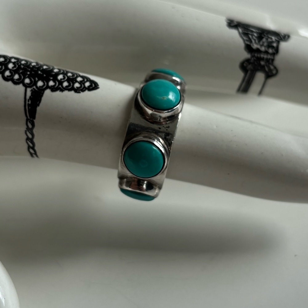 Sterling Silver Ring with Turquoise Stones Size 7 - Picture 8 of 9